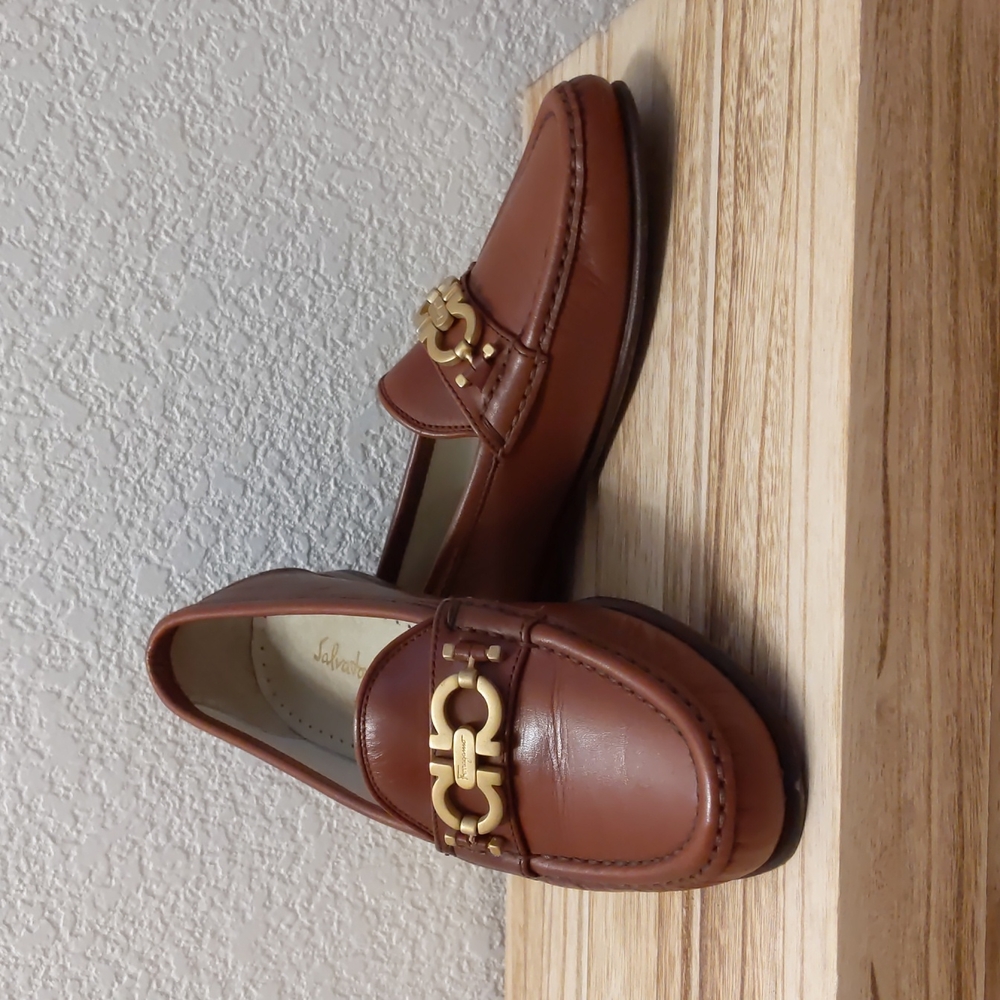 Vintage Ferragamo brown and gold size 6.